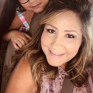 Meet your Posher, Lorie